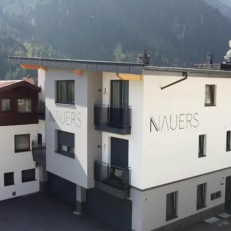 شقة Nauers كابل